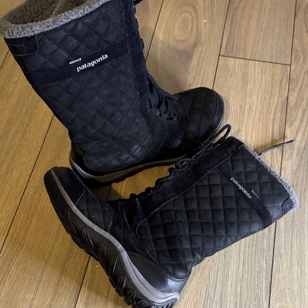 Patagonia Women's Quilted Black Winter Boots